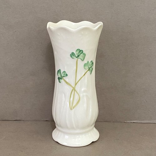 Vaso Belleek Ireland Shamrock 4" Bud ~ 11° / Green Mark 2001-2006 ~ Fine Parian - Foto 5 di 12