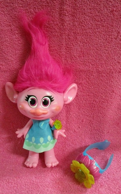 dreamworks trolls hug time poppy