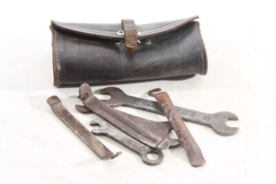 Alte Fahrrad Satteltasche Werkzeugtasche mit Werkzeug Oldtimer