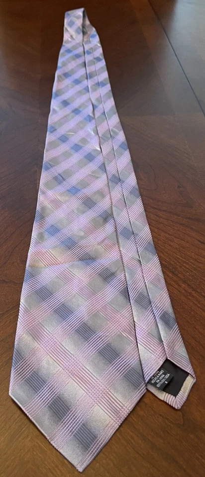 Vintage Alfani Gray Pink Hand Made 100% Silk Men’s Neck Tie Made In China - Image 3 of 4