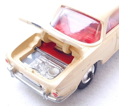 Corgi Toys 1:43 VOLKSWAGEN 1500 KARMANN GHIA 2-Door Sedan + Box