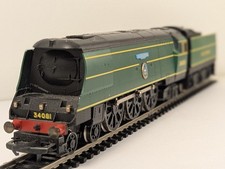 Hornby R2220 OO Gauge Battle of Britain Class “92 Squadron” 4-6-2