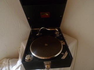 Koffergrammophon die Stimme seines Herrn mit 3 Schellackplatten