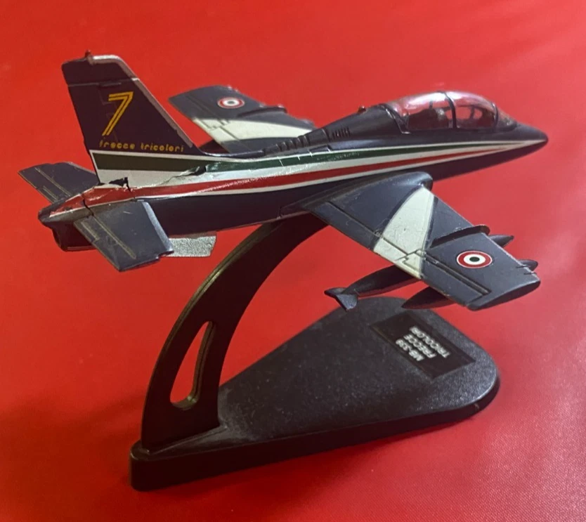 ITALERI FABBRI 1:100 Modellino Aereo MB-339 FRECCE TRICOLORI Metallo pressofuso - Immagine 2 di 4