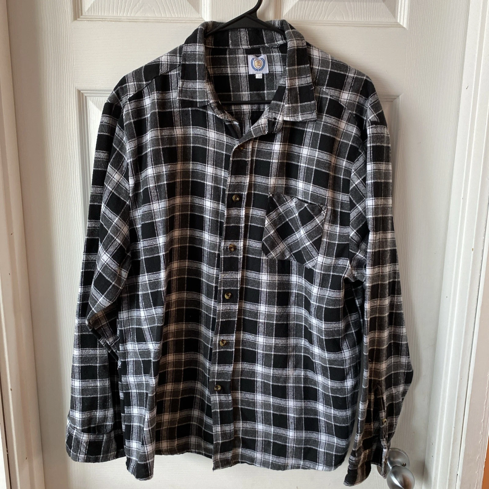 North 15 Men’s Size Large Button Up Long Sleeve Black Flannel Shirt Light