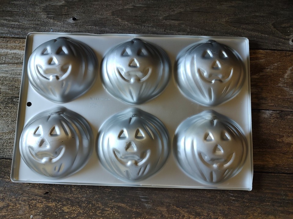 Vintage 1983 Wilton Mini Pumpkin Cake Pan Baking Mold 5081040 12" x 8
