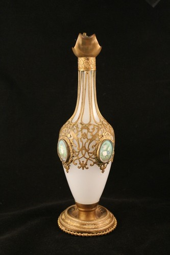 19th C.French Diminutive White Opaline Glass Ewer Pitcher Gilt Metal Baccarat? - Picture 4 of 11