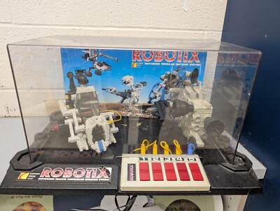 robotix store display used in store.  Missing action figure but still works. 