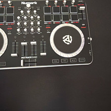 Numark Mixtrack Quad 4-Deck DJ Controller 16 Pads Pitch Control Scratch 3.5mm