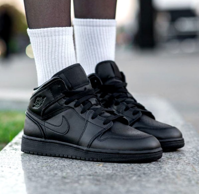 Nike Air Jordan 1 Mid Triple Black Herren Sneaker Schuhe Größe UK 11 EU 46