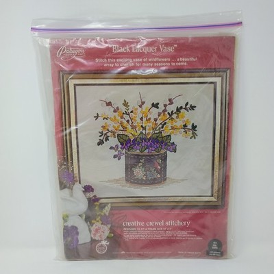 PARAGON NeedleCraft BLACK LACQUER VASE Creative Crewel Stitchery Floral 1975 USA