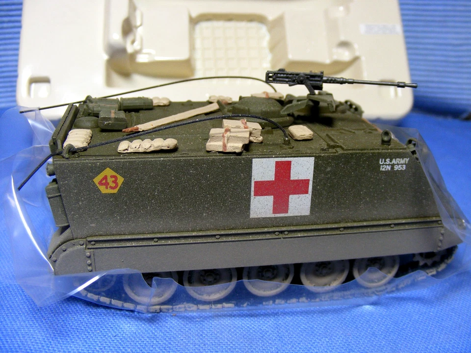 CORGI UNSUNG HEROES Viet Nam Series lV US51103 M113 Ambulance 5th Cav 9th Inf - Image 4 of 4