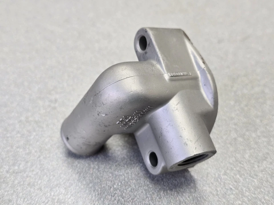 MUY BONITO USADO ORIGINAL GENUINO PORSCHE 924 BRIDA SALIDA AGUA Foto 4 de 4