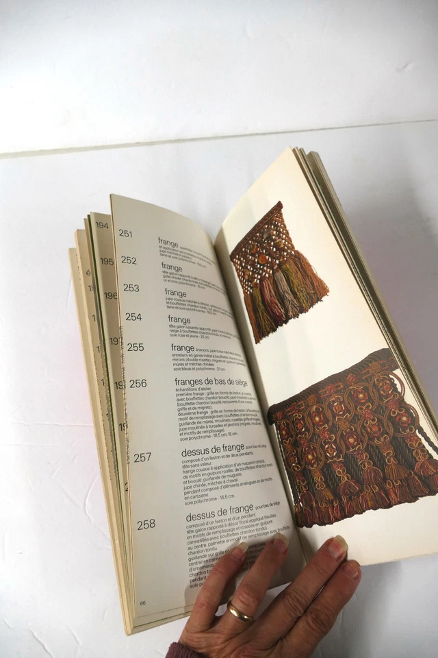 1973 Dorelotiers aux Passementiers Exhibit Catalog Fringe, Borders, Tassels - Image 2 of 3