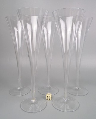 Große Sektgläser Flöten x 5. Dünnes Kristallglas. Ausgefallene Form. 200ml 10''