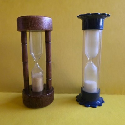 VINTAGE WORKING SAND ONE & THREE MINUTE EGG TIMERS LOT OF 2