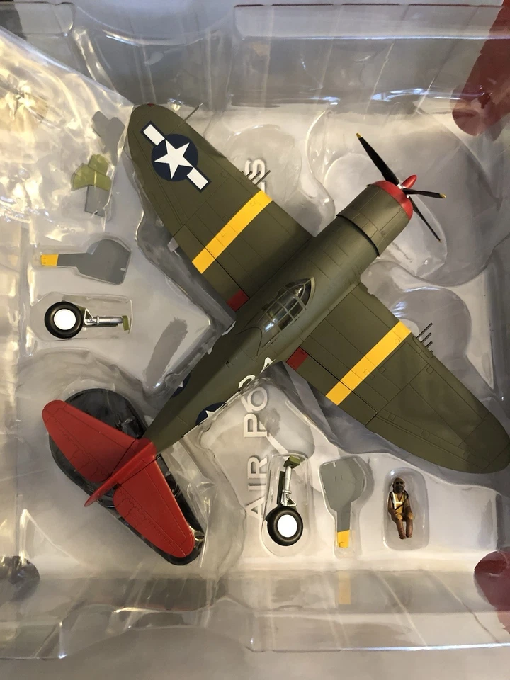 Hobby Master HA8454 P-47D Tuskegee Airmen 1:48 Diecast Thunderbolt NUEVO Negro Piloto Foto 2 de 3