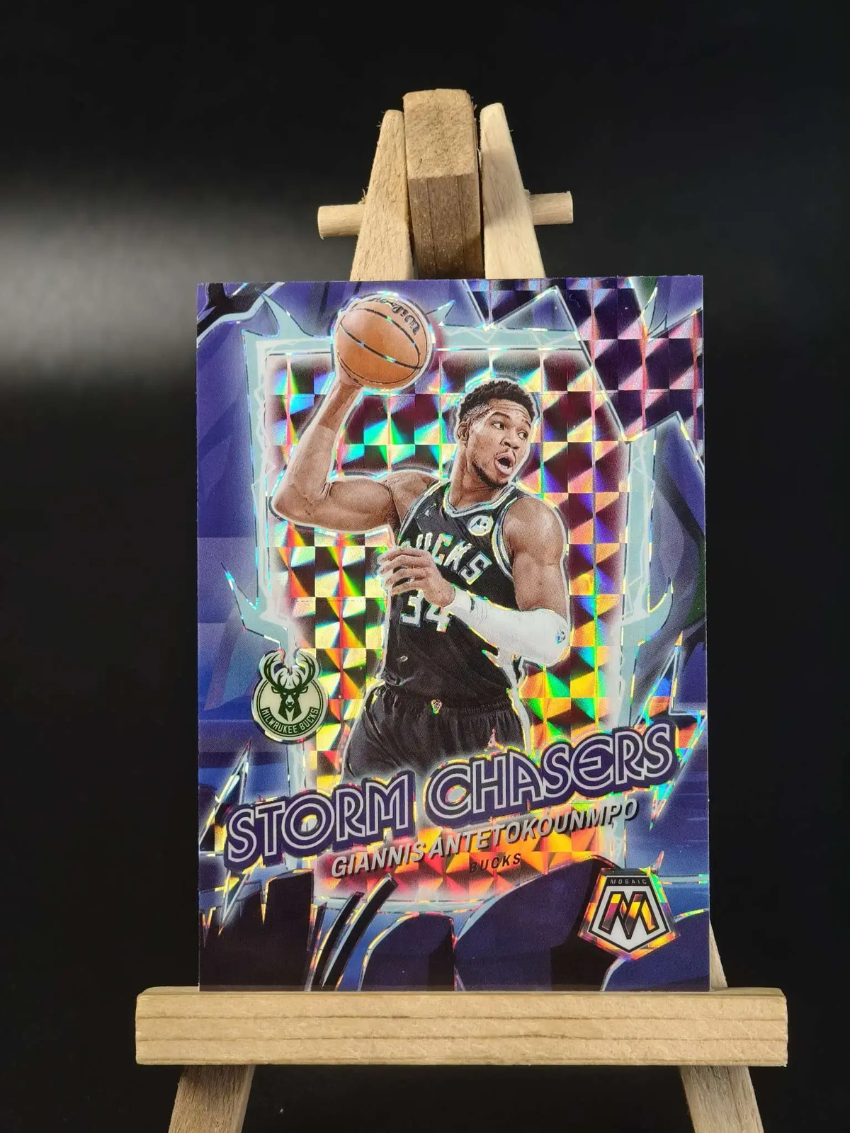 2023-24 Panini Mosaic Basketball Storm Chasers #12 Giannis Antetokounmpo J67