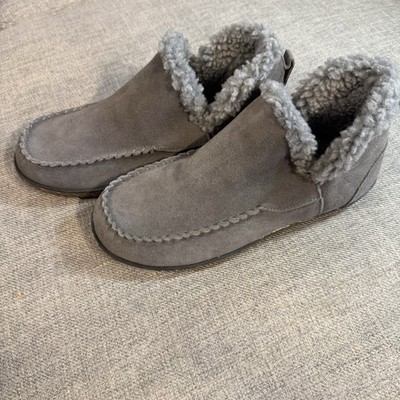 Minnetonka Women s Gray Suede Faux Fur Lined Moc Toe Slippers Size 8
