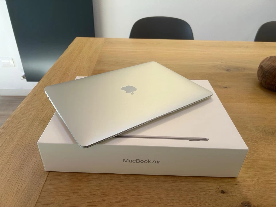 Apple MacBook Air 13" (512GB , M1, 8GB) Laptop - Argento - MGNA3T/A - Immagine 2 di 4