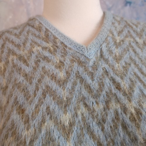 Maglione Catalina Mohair blu ghiaccio grigio motivo a righe Chevron raro di design - Foto 5 di 21