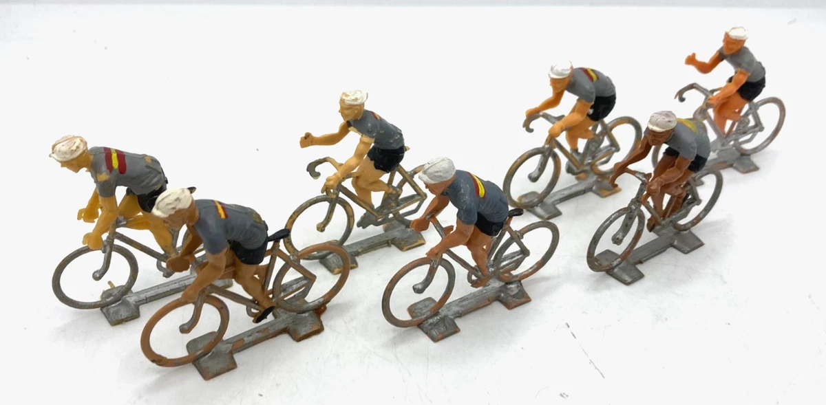 Lot De 11 Cyclistes Miniatures Quiralu - Jouet Ancien Tour De France