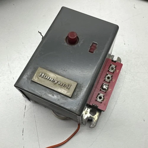 Honeywell R8184G 1161 Protectorelay Oil Burner Control 10A 60HZ 120V