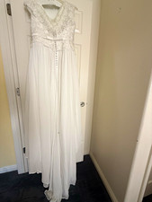 David's Bridal WG3851 White Lace V-Neck Sleeveless Empire Wedding Dress 12