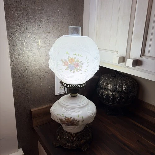 Vintage 2-bulb 3-way Roses  Floral HEDCO Gone with the Wind Milk Glass LAMP