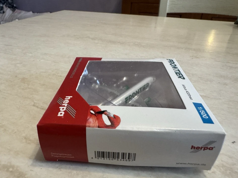 Aereo Herpa Airbus A320 neo Frontier 1:500 nuovo da collezione - Immagine 3 di 4