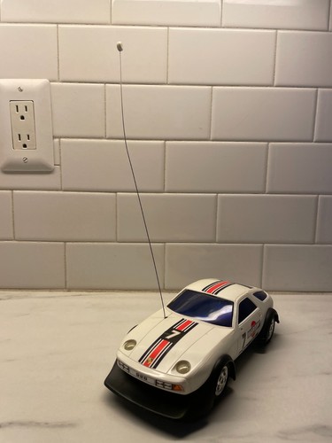 VTG Radio Shack Radio-Controlled RC Porsche 928 Martini 7 1980 1/24 NO REMOTE - Picture 19 of 19