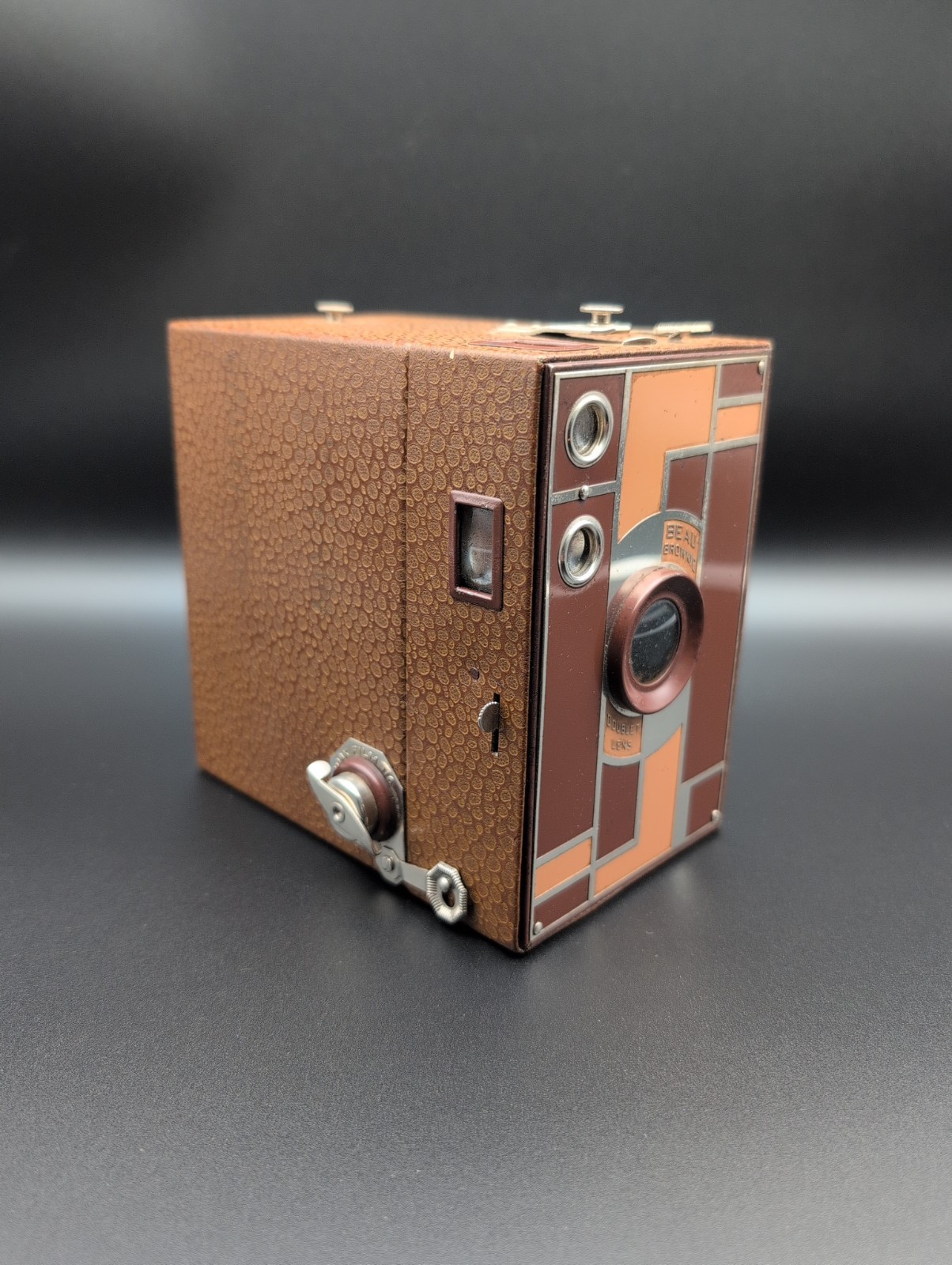 1930s Brown  Kodak Beau Brownie No. 2A Art Deco styling by Walter Dorwin Teague