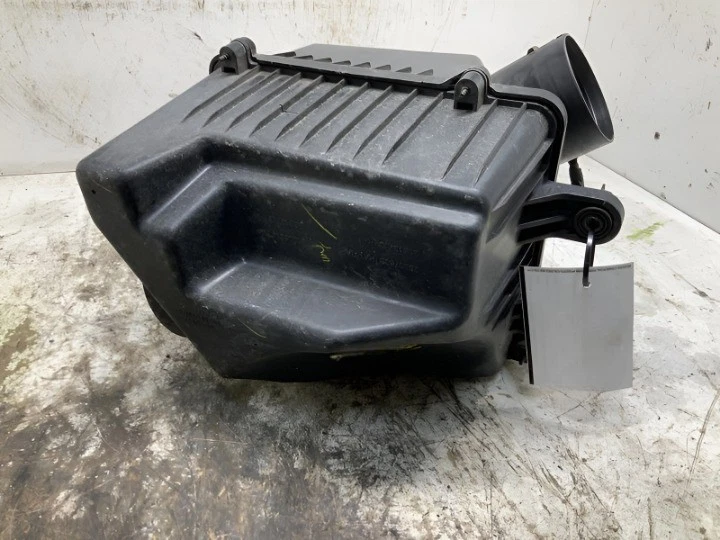 2010-2011 GMC Terrain Air Cleaner Intake Box Assembly OEM Foto 2 de 4