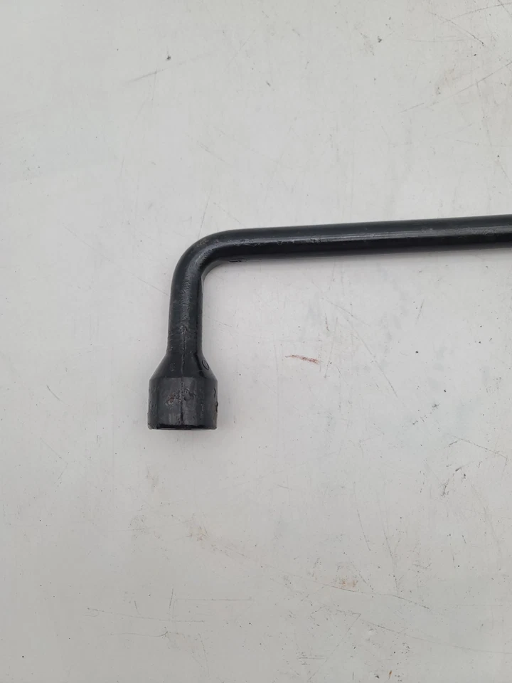 Kit de gato de neumático de repuesto de emergencia Subaru Forester 2017-2023 con llave de tuerca OEM Foto 4 de 4