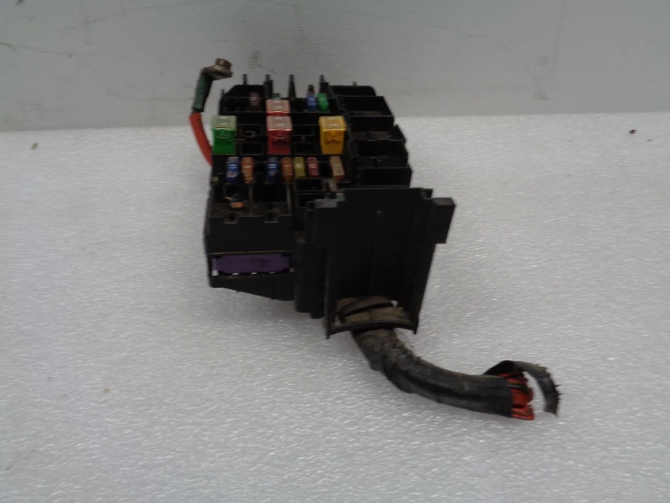 2010-2014 Volkswagen Jetta Fuse Box Engine Compartment 5C0937819H OEM AK2411130 - Image 4 of 4