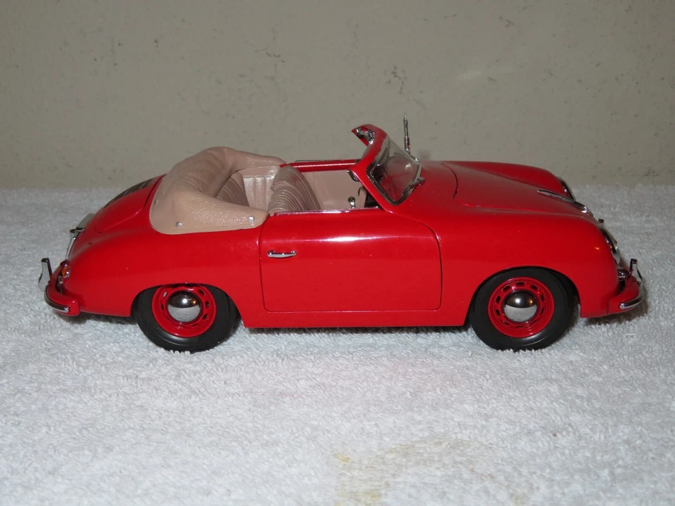Porsche 356 Cabriolet 1950 rojo firma 1:18 puertas de apertura capó y maletero Foto 3 de 4