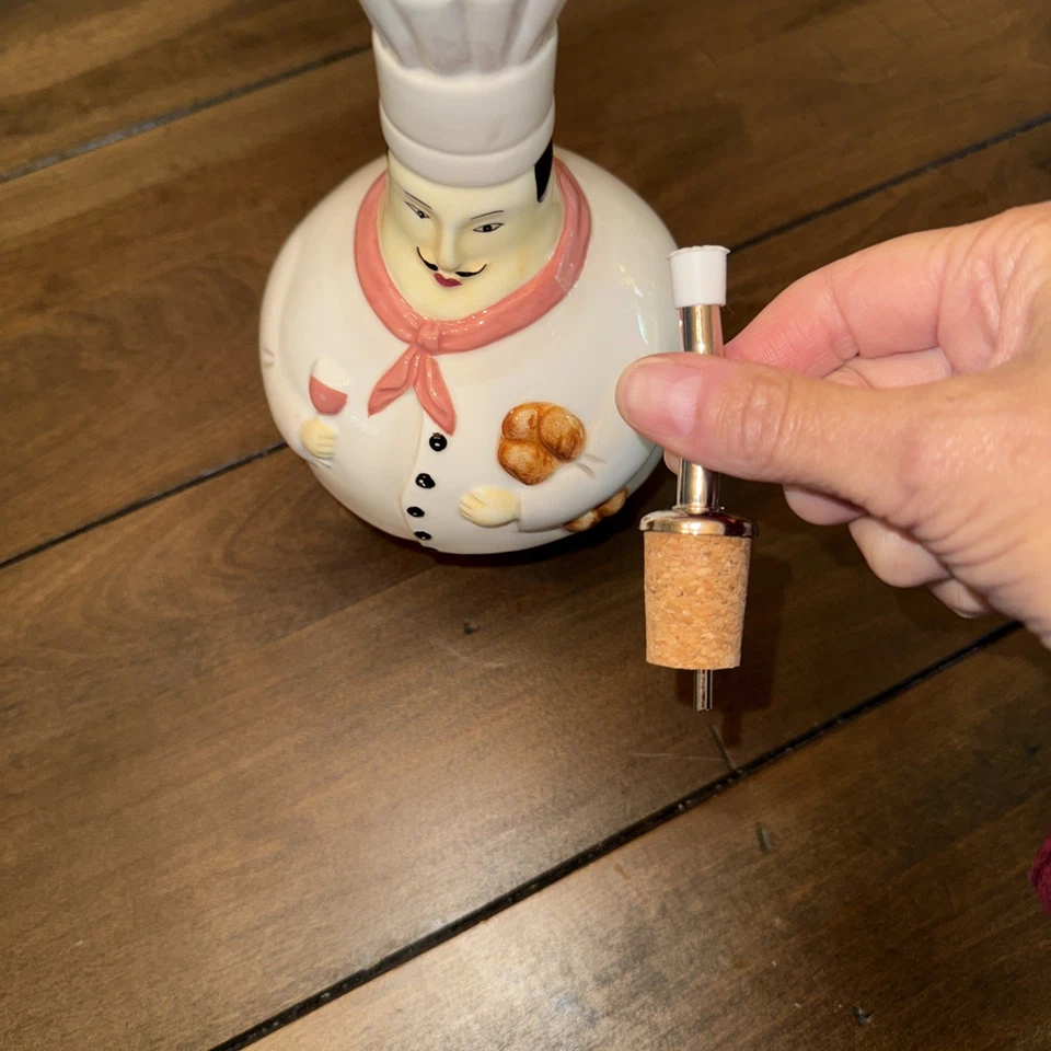 MILTON & LOUIS PINTADA A MANO CERÁMICA CHEF VINAGRE / BOTELLA DE ACEITE 8" DE ALTO Foto 2 de 4