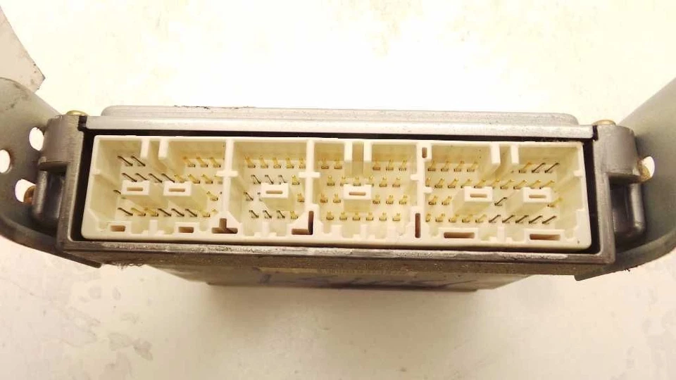 Toyota 4runner 1998 motor módulo de control electrónico montaje ECM Foto 3 de 4