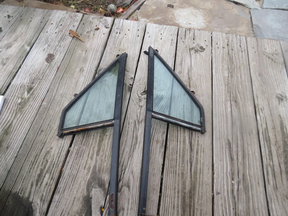 92 1992 JEEP CHEROKEE XJ VENT WINDOWS LEFT RIGHT PAIR SET NON MOVING - Image 4 of 4