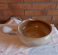 Grès du Marais grand poelon en grès ronde 21,5 cm bec verseur beige marron