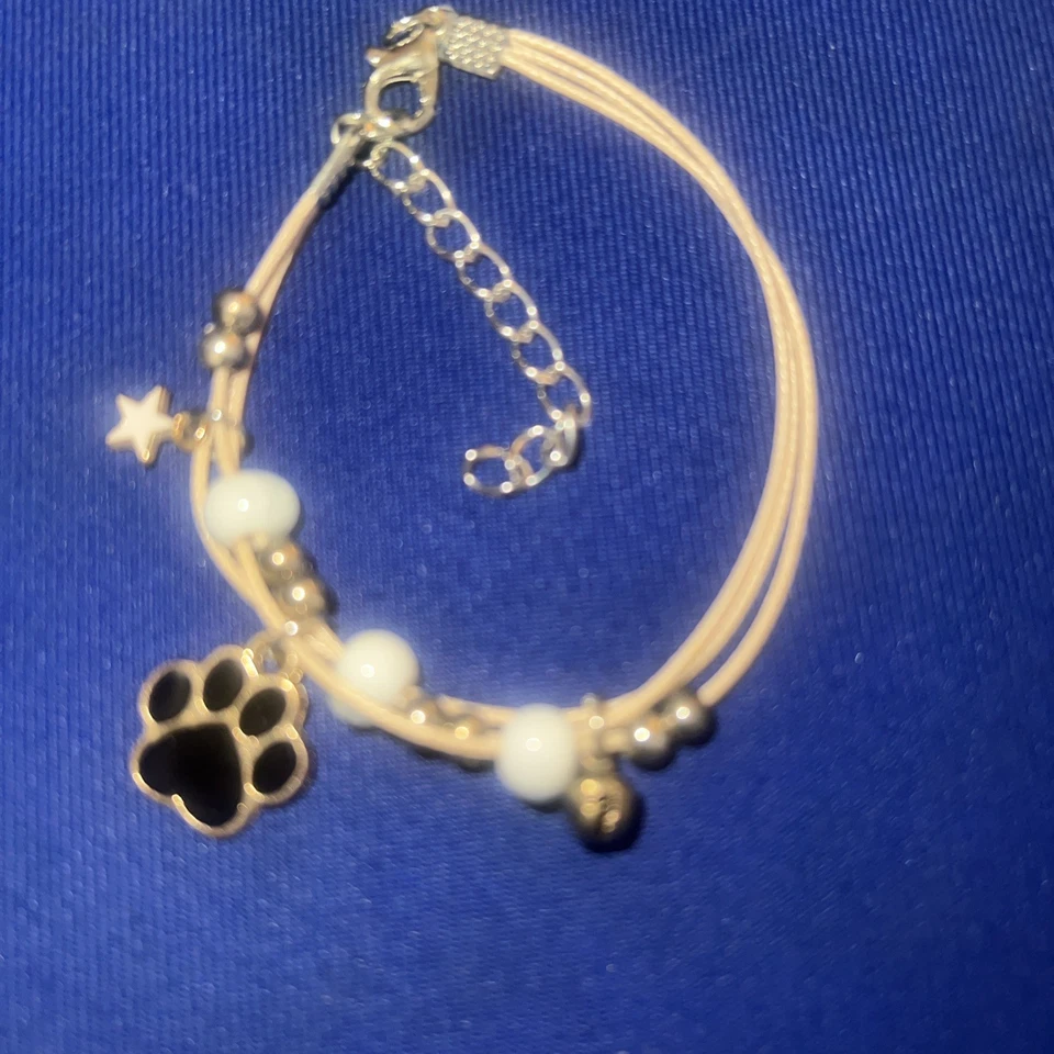 多股手链 带黑色猫爪印花小饰品、星星小饰品和各种珠子 — 第 2/3 张图片