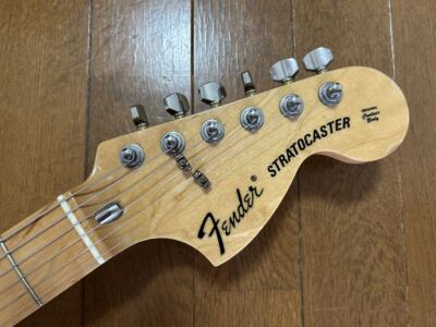 Electric Guitar Fender Japan Stratocaster ST72 VWH Vintage