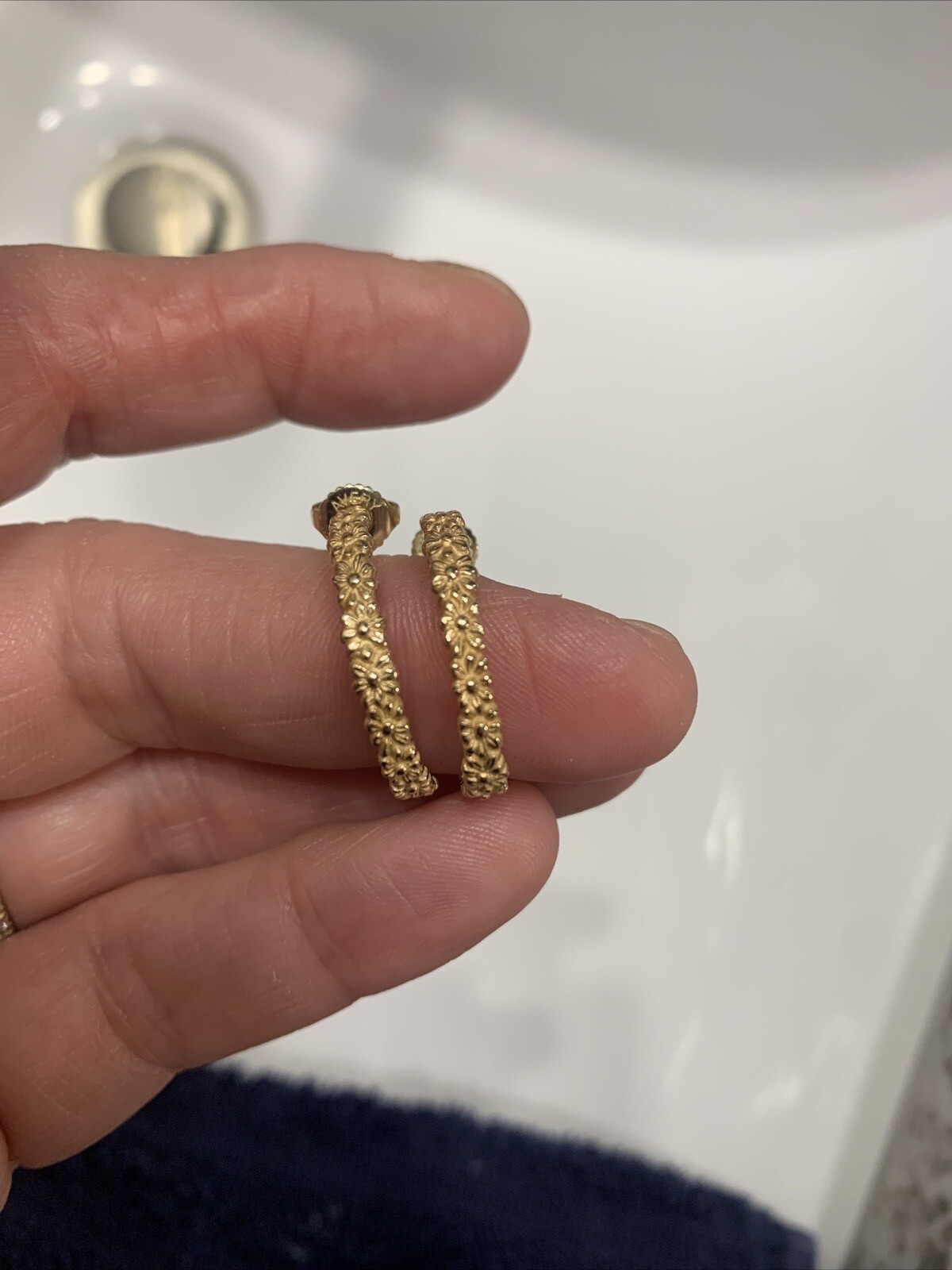 James Avery 14k Gold Margarita Hoop EarringsRETIRING Gem