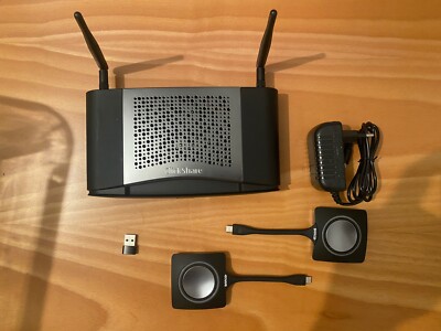 Barco ClickShare CSE-200 CSE 200 mit zwei USB C Buttons Dongle und USB A Adapter