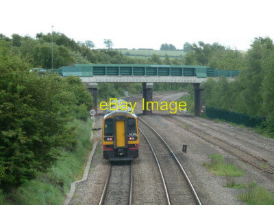 Foto 6x4 Eisenbahnansicht von Fußgängerbrücke Ein südgebundener Zug kurz vor der Passage c2011