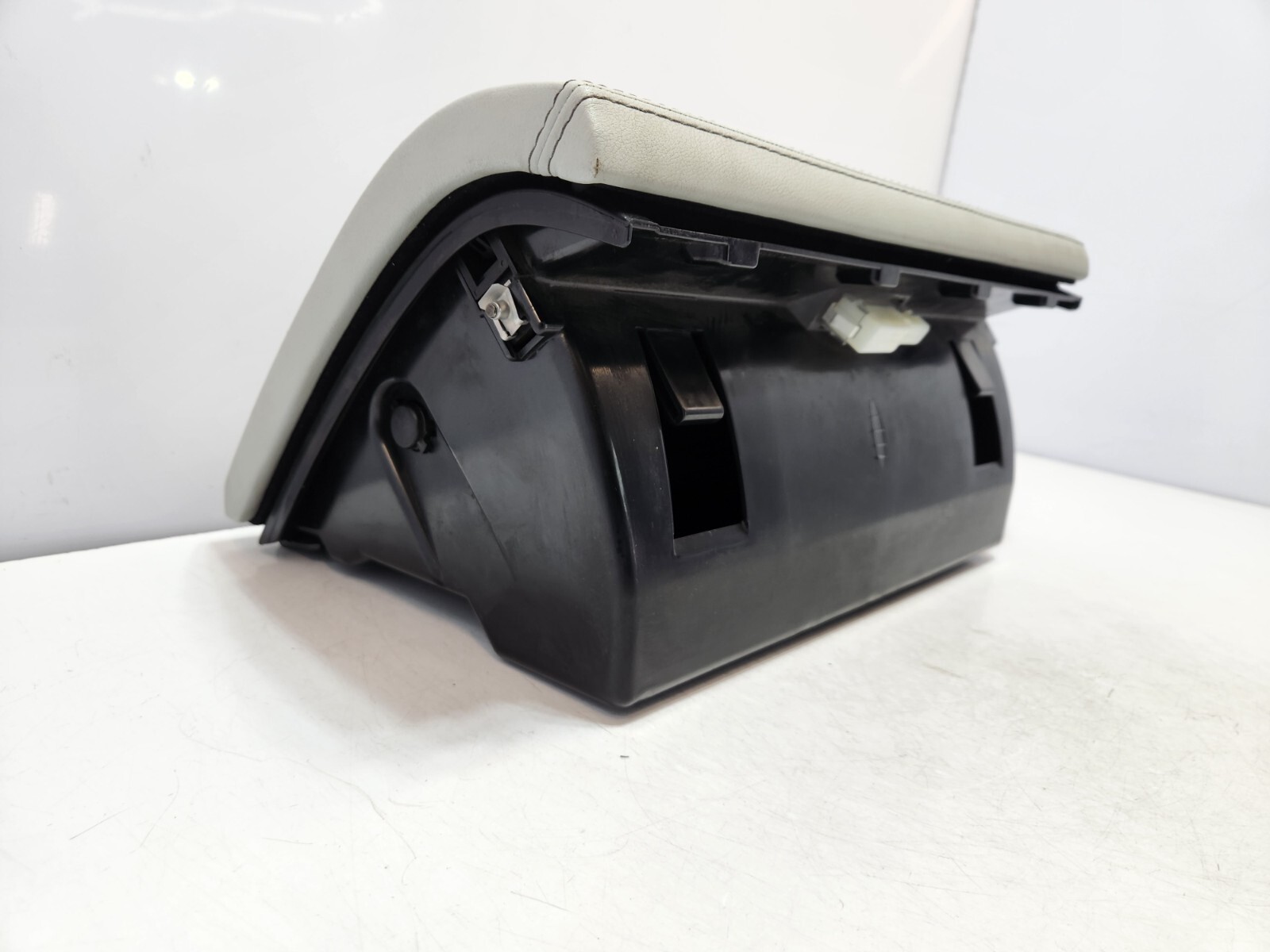 ✅ 03-08 OEM Maserati Quattroporte M139 Glove Box Storage Compartment Gray Assy