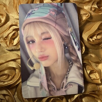 Danielle NEWJEANS Group Kawaii Bunnies Edition Celeb K-pop Girl Photo Card Wink