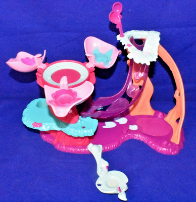 Zoobles Spin Master Play Center by Sega Toys