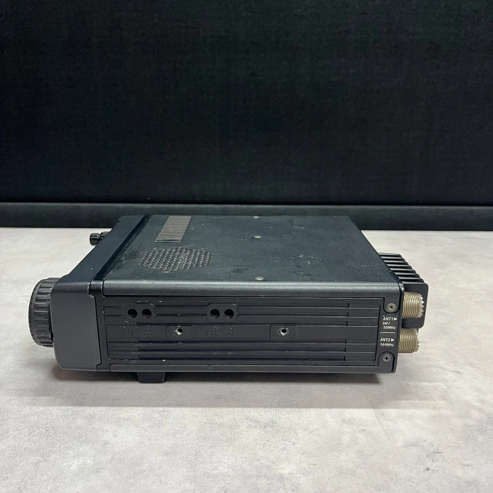 Ricetrasmettitore Icom IC-706 HF/VHF All Mode 06590 con microfono testato... - Immagine 4 di 4