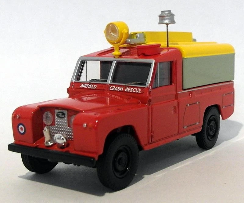 Corgi 1/43 Scale CC07407 - Land Rover Airfield Crash Rescue Truck RAF St.Athan - Image 2 of 3